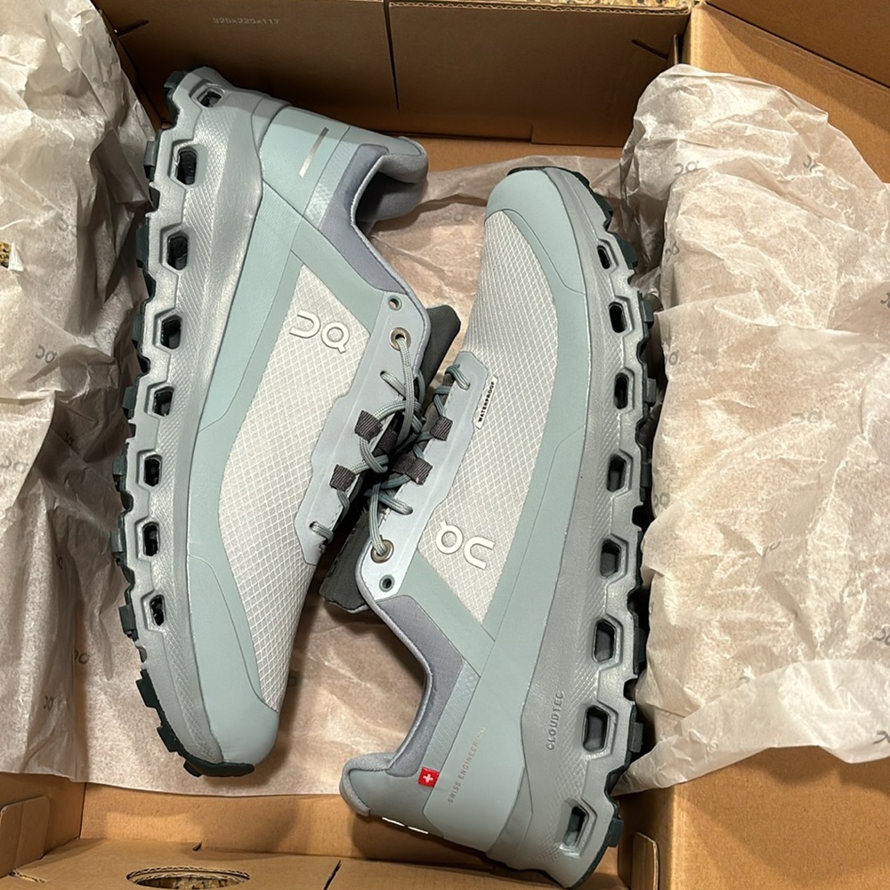Women’s On Cloudvista Waterproof size 8.5 NIB
